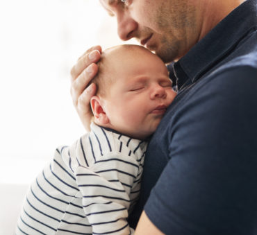 Father hold his baby, for help with paternity speak to our Chicago paternity lawyer.