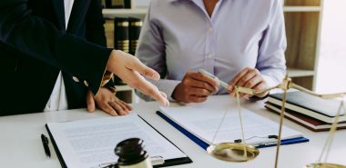 An attorney explaining the divorce process, you can depend our our experienced Chicago Divorce Attorneys.